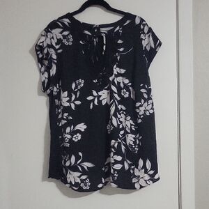 Daniel Rainn Chic Black and White Floral Blouse 2x